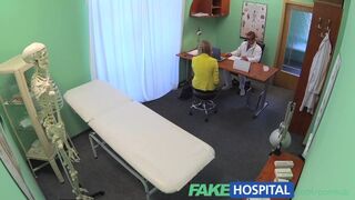 Orosz Szőke Beteg Ápolónőt Nyaldossa Vadul