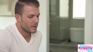 Katie Kush és Leana Lovings arcba spriccelve nyalogatnak