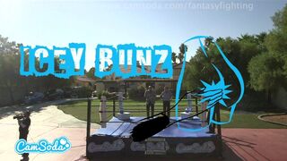Erotikus fantasy orgia óriás mellű bombázókkal