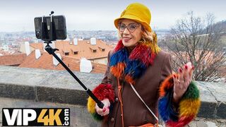 Szőke milf baszással űzi álomból forróan