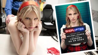 Melody Marks keményen dolgozik Jack vastag farkán
