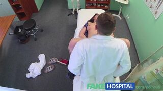 Barna csaj kemény faszt tanul meg gyógyító dugásra
