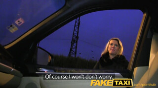 FakeTaxi ribanc busz helyett faszt kér fuvarért