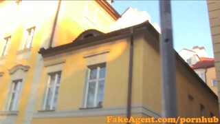 Raven milf ordítva élvez fake ügynöknél