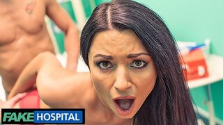 Lengyel milf dokinak mutogatja cicijét hamis vizsgálaton