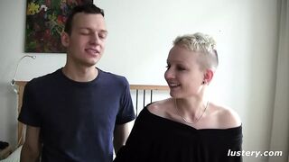 Otthoni amatőrök imádják rögzíteni nedves punci baszásukat