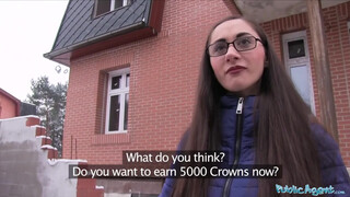 Szemüveges okos tinicsaj nyilvános fasz szívás