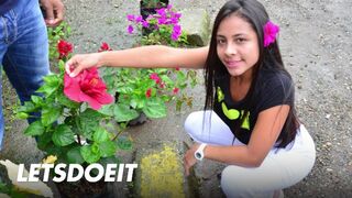 Fekete hajú latin milf utcai mélydugás
