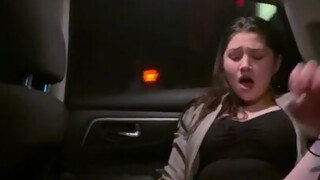 Uber sofőr előtt masztizik a dögös Alyx