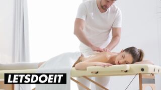Rebecca olajos masszázsban Kristof vad szerelmi durrantás