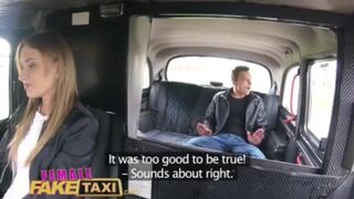Fiatal srác villámgyorsan behatol Angel Piaff nedves, simára borotvált puncájába a csaló taxiban