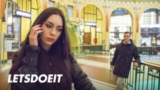 Arwen Gold sóvárogja a szűk puncikban a külföldi fasz kalandot